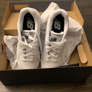 Brand New Unworn New Balance 550’s !!! Hot Hard af to find. Unisex m6 w7.5.